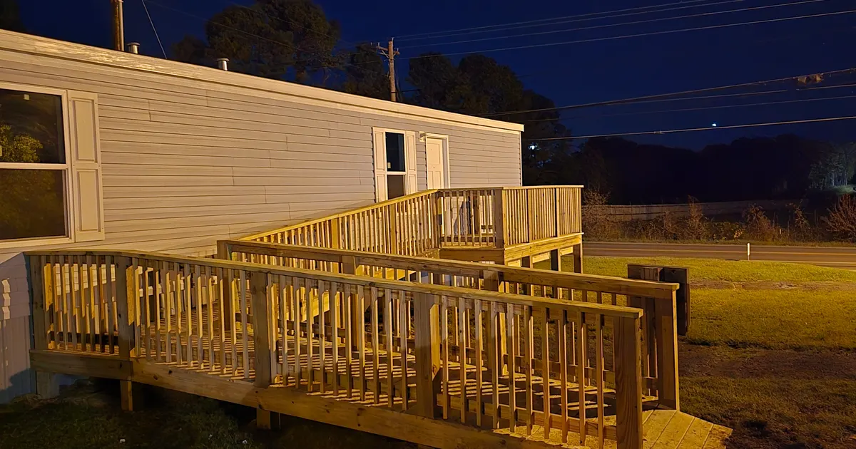Custom deck by Advanced Construction Solutions